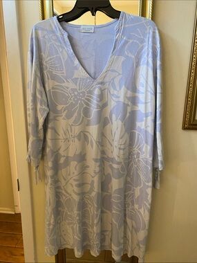 Sun Moda  L Light Blue Floral V-Neck Tunic